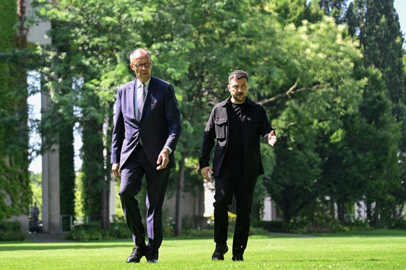 Már biztos, hogy nem egyedül utazik Zelenszkij Trumphoz