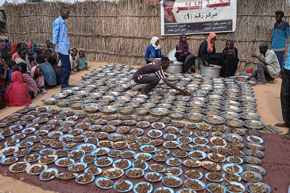 Földsánccal veszik körbe az ostromlott várost a lázadók