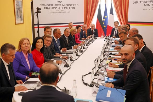 Megkezdődött a 25. közös francia-német kormányülés