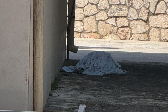 Órákig hevert az utcán egy holttest