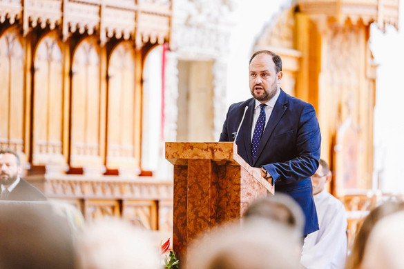 Új templomok a Kárpát-medencében, bezárt kapuk Nyugaton