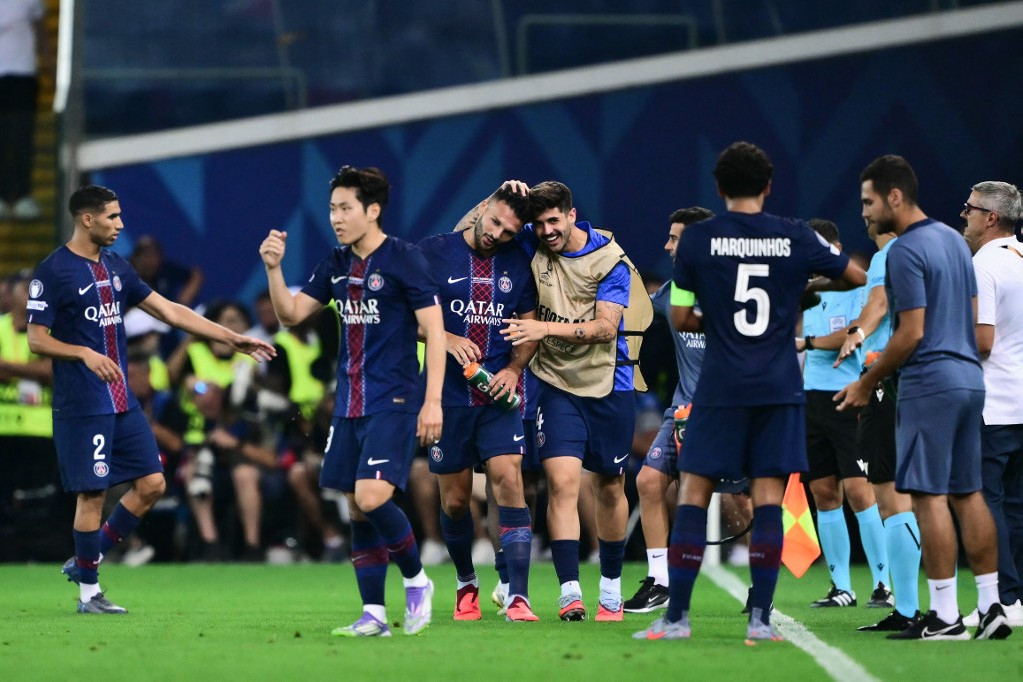 Kiénekelte a Tottenham szájából a sajtot a PSG Kép