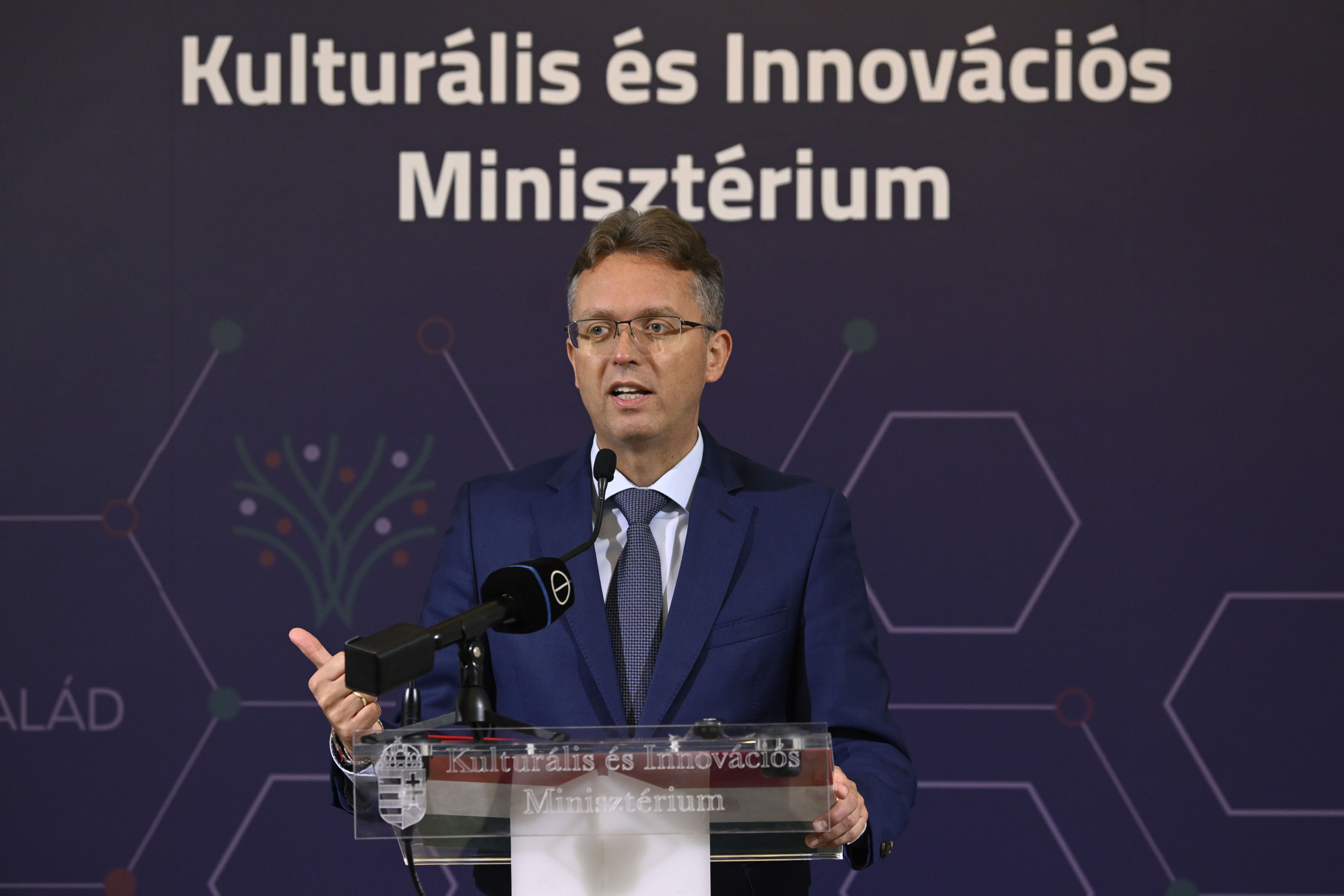 Mesterséges intelligencia képzés indul hatvan magyar középiskolában