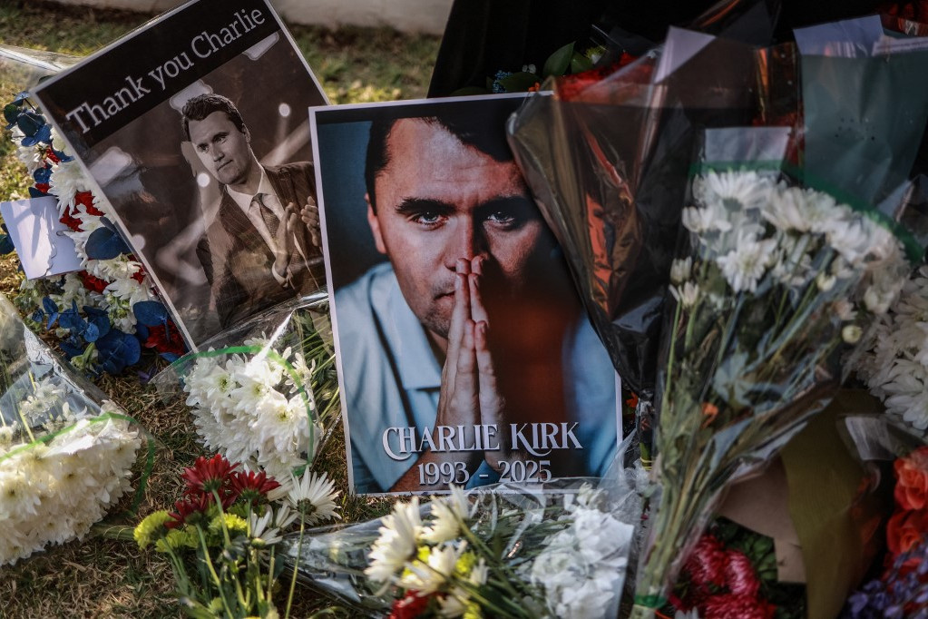 Dél-Afrika fővárosában is megemlékeztek a gyilkosság áldozatává vált Charlie Kirkről