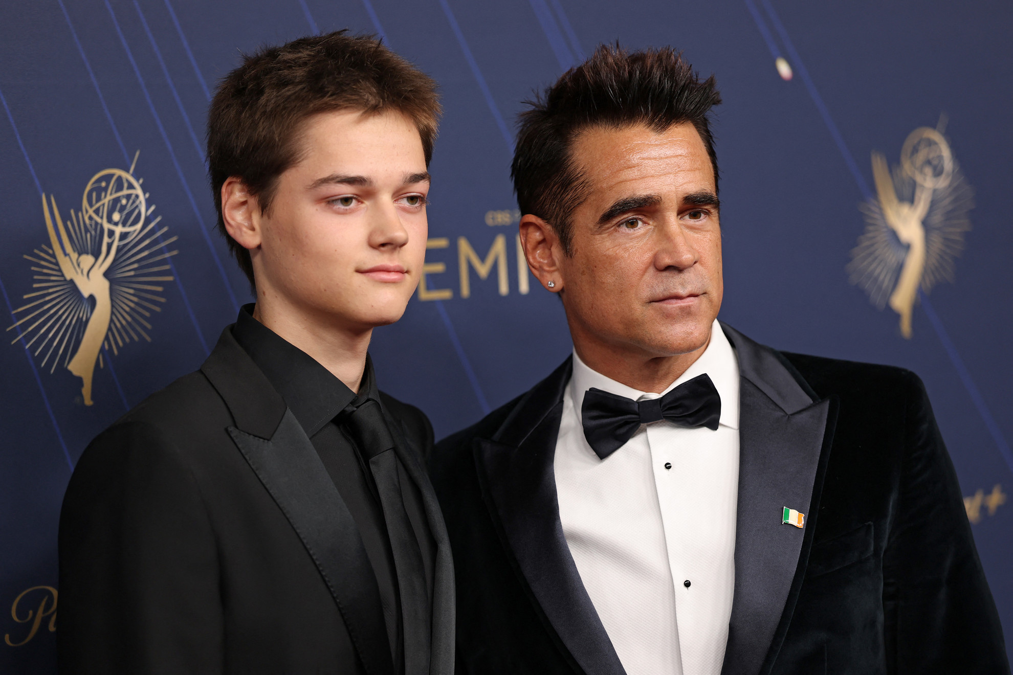 Fotó: AFP/Patrick T. Fallon Colin Farrell ír színész és fia, Henry Farrell a 77. Primetime Emmy-díjátadóra érkeznek a Peacock Színházba a LA Live-ban Los Angelesben, 2025. szeptember 14-én