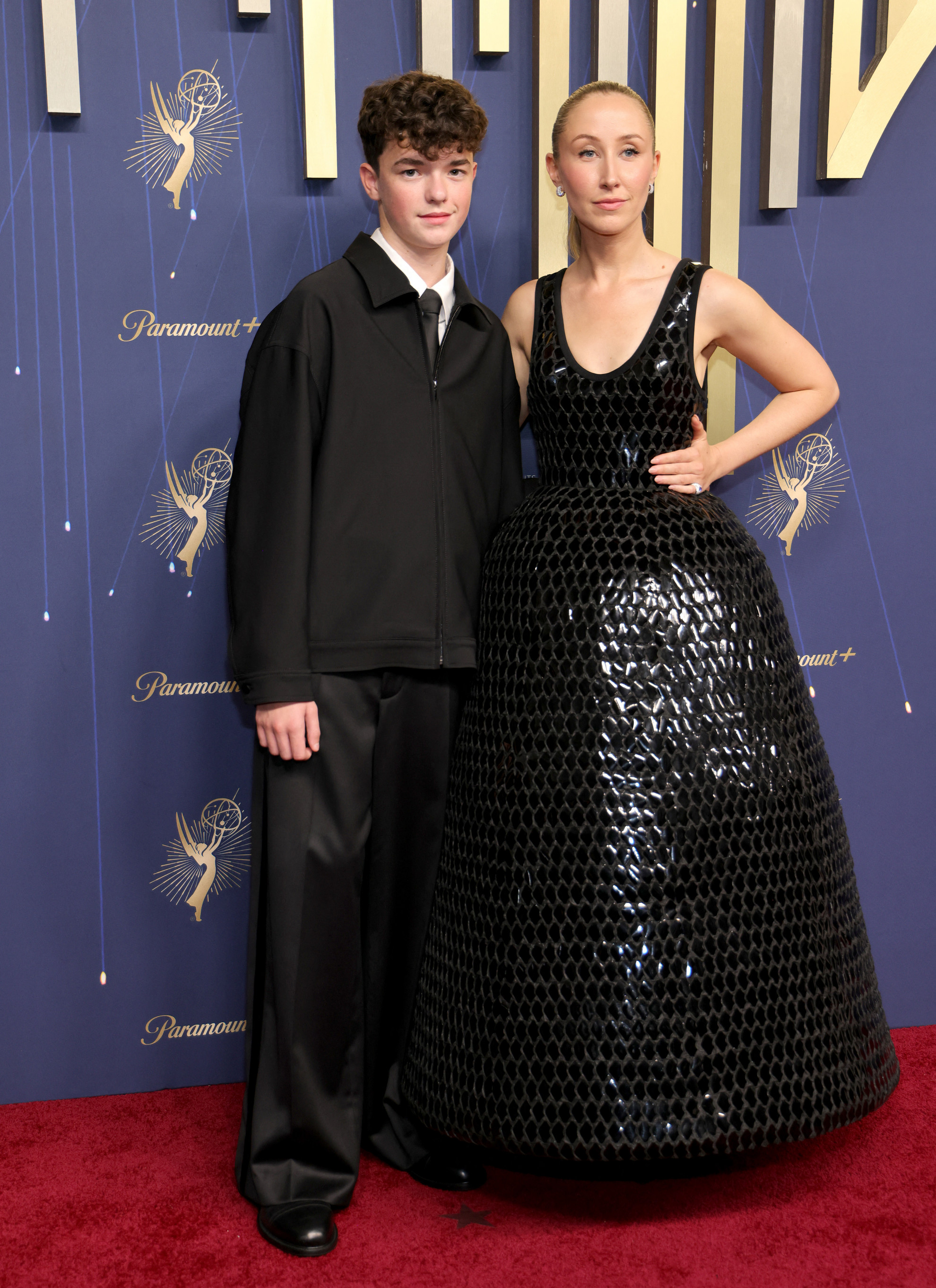 Fotó: Getty Images via AFP/Savion Washington Owen Cooper és Erin Doherty részt vesznek a 77. Primetime Emmy-díjátadón a Peacock Színházban, 2025. szeptember 14-én, Los Angelesben, Kaliforniában