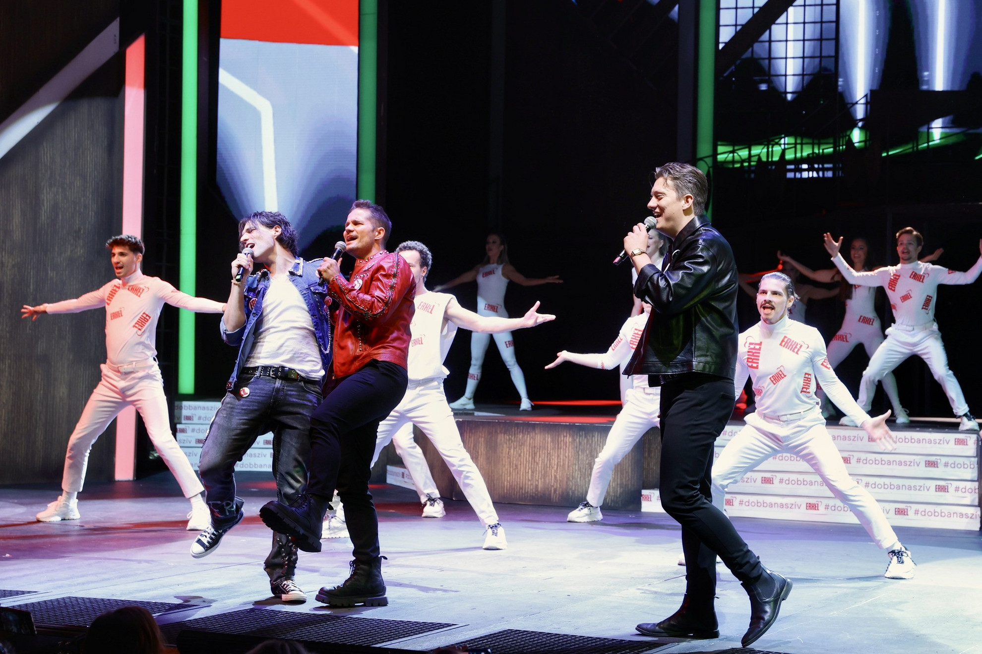 Jelenet A trón című musicalből