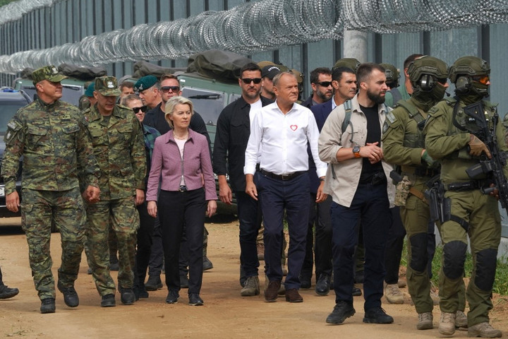 Fotó: AFP/Janek Skarzynski Hidvéghi Balázs meghívta Ursula von der Leyent a déli határkerítéshez