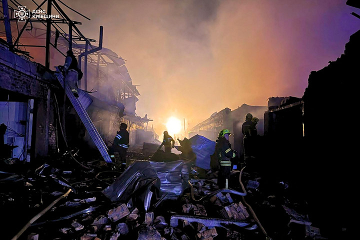 Fotó: AFP/Handout/Ukrainian Emergency Service Oroszország Nyugat-Ukrajnát bombázza