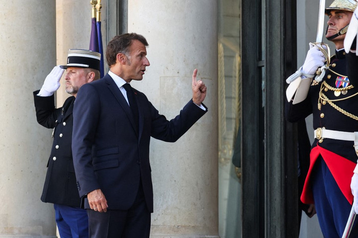 Macron megbízta Lecornut, hogy tegyen egy utolsó tárgyalási kísérletet