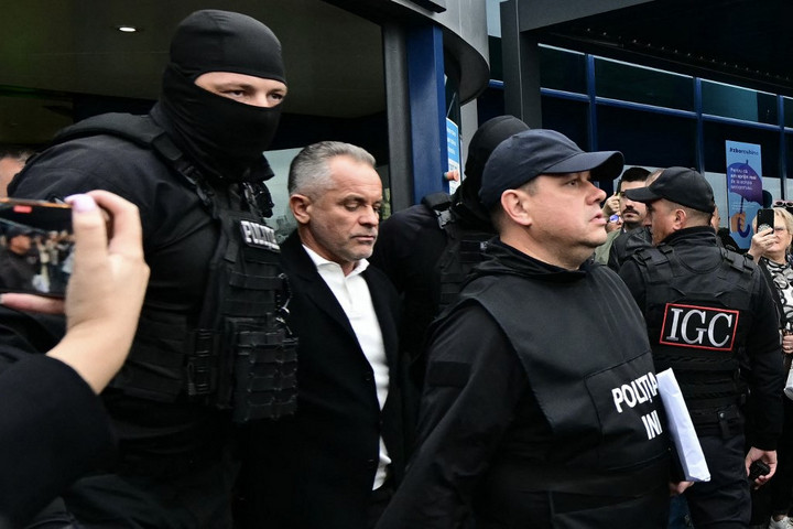 Nem őszinte a mosolya a hazavitt moldáviai gigacsalónak