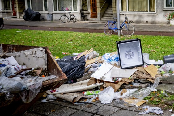 Fotó: AFP/ANP/ANP Mag/Robin Utrecht Vádat emeltek egy telek egyenetlenségeit hulladékkal eltüntető férfival szemben