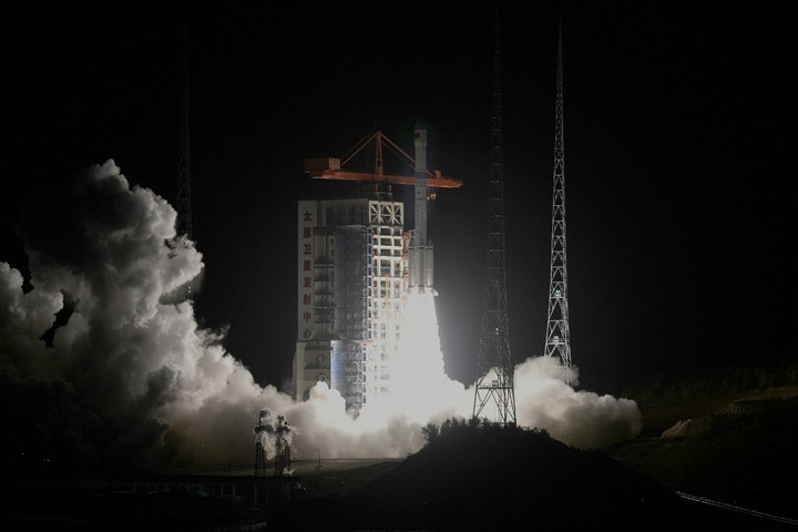 Fotó: Xinhua via AFP / XINHUA / Liu Fang Kína új műholdakat indított az elektromágneses tér vizsgálatára