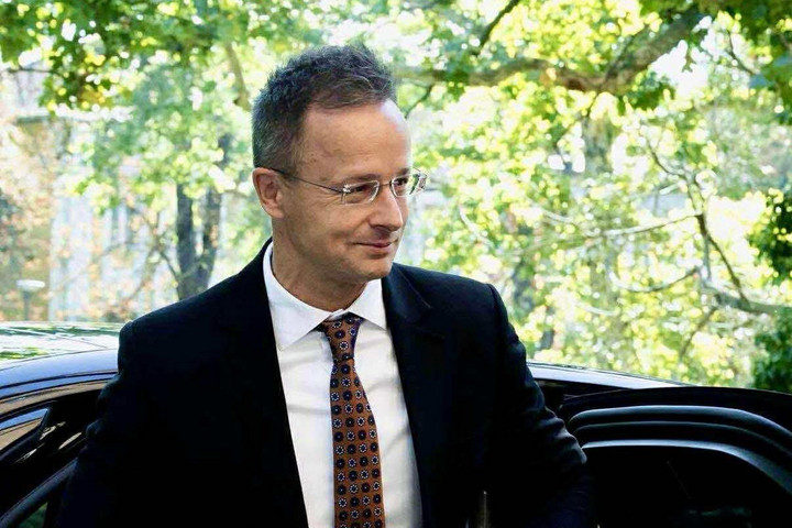 Szijjártó Péter: a magyar gazdasági stratégia és az adópolitika is a családok támogatásra épül