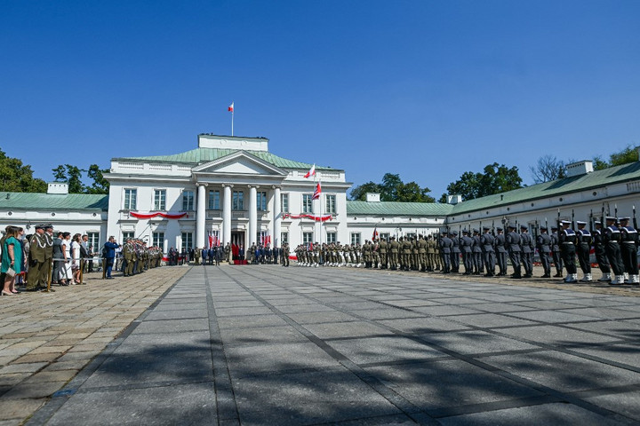 Semlegesítettek egy drónt a lengyel kormányzati épületek felett