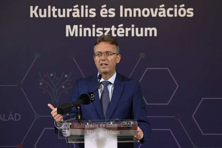 Mesterséges intelligencia képzés indul hatvan magyar középiskolában