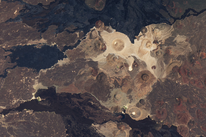 Fotó: earthobservatory.nasa.gov Titokzatos építményeket fedeztek fel a „pokol kapuinál”