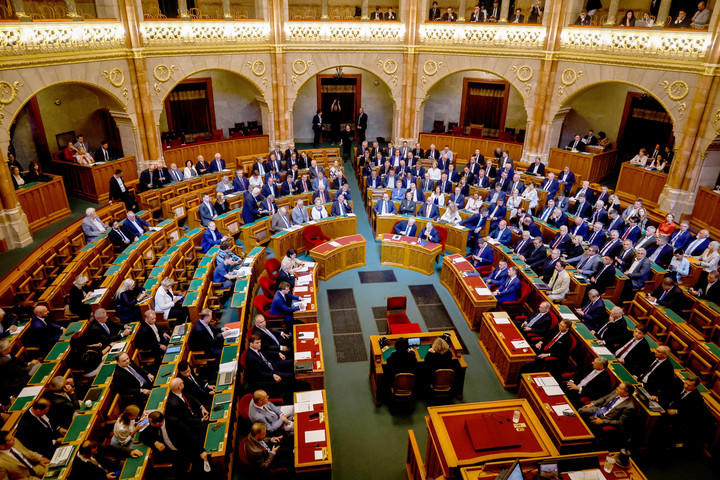 Fotó: MH/Török Péter Meghosszabbította a parlament a veszélyhelyzetet