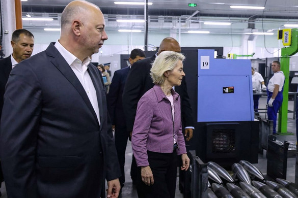 Megzavarták Ursula von der Leyen repülőgépének GPS-ét
