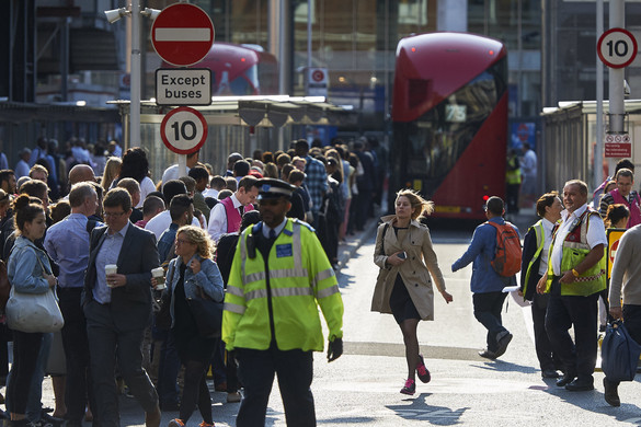 Elképesztő buszbaleset történt London belvárosában