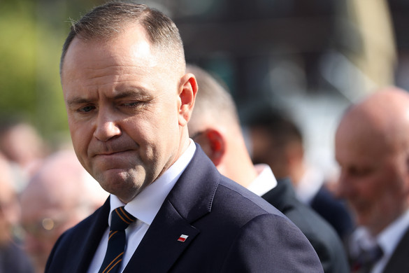 A lengyel elnök bírálta az ukrán menekülteknek járó segélyeket