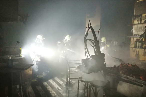 Kigyulladt az ikonikus Déryné