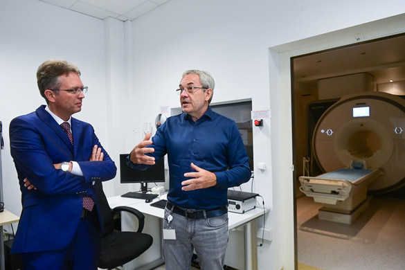 Hankó Balázs: történelmi léptékű béremelést kapnak a magyar kutatók