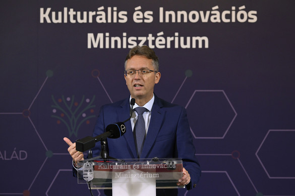 Mesterséges intelligencia képzés indul hatvan magyar középiskolában