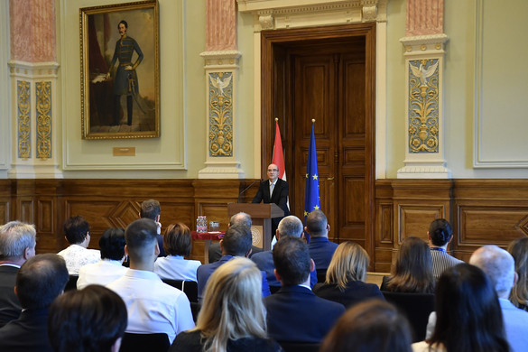 Megújul a pedagógus-továbbképzés