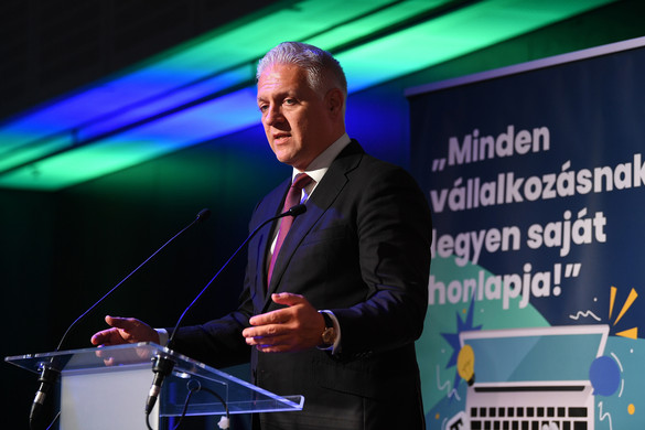 Több ezer vállalkozás szárnyal a digitális térben