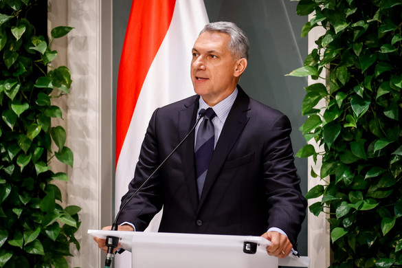 ÉKM: rendkívüli auditot rendel el Lázár János az AKA Zrt.-vel és a Strabaggal szemben