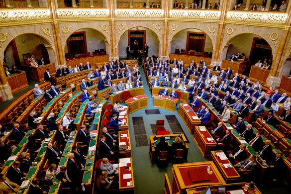 Meghosszabbította a parlament a veszélyhelyzetet