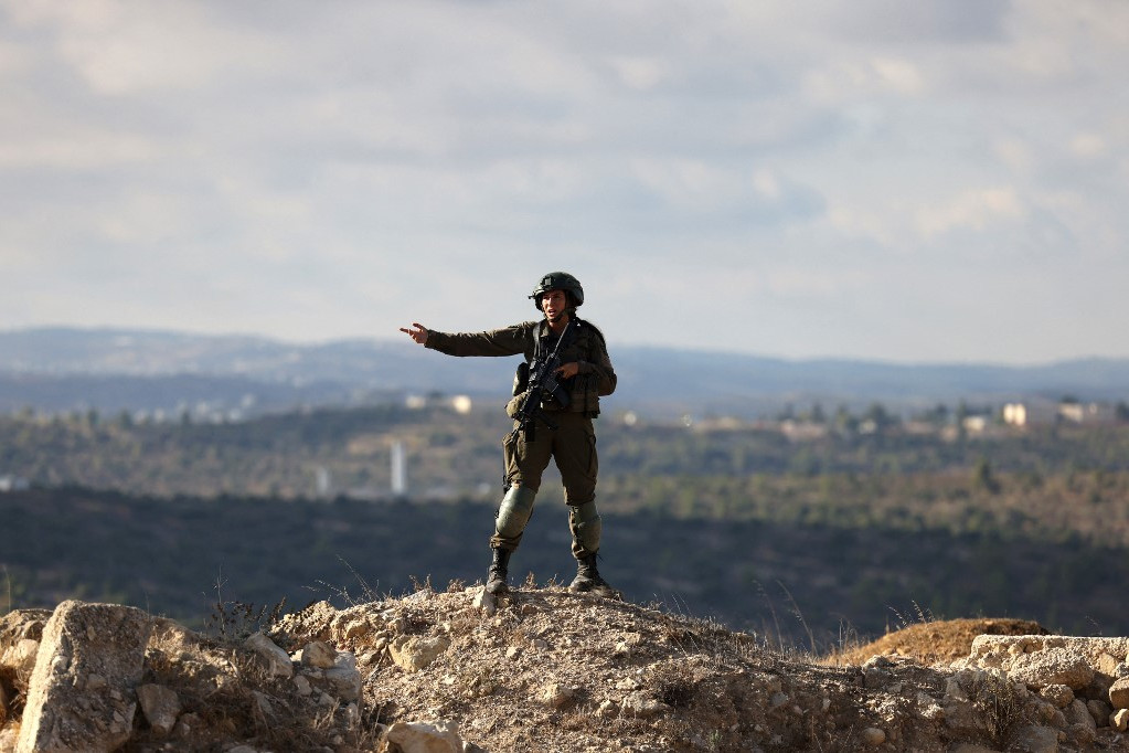 A védelmi miniszter bezáratja a katonai rádiót Izraelben