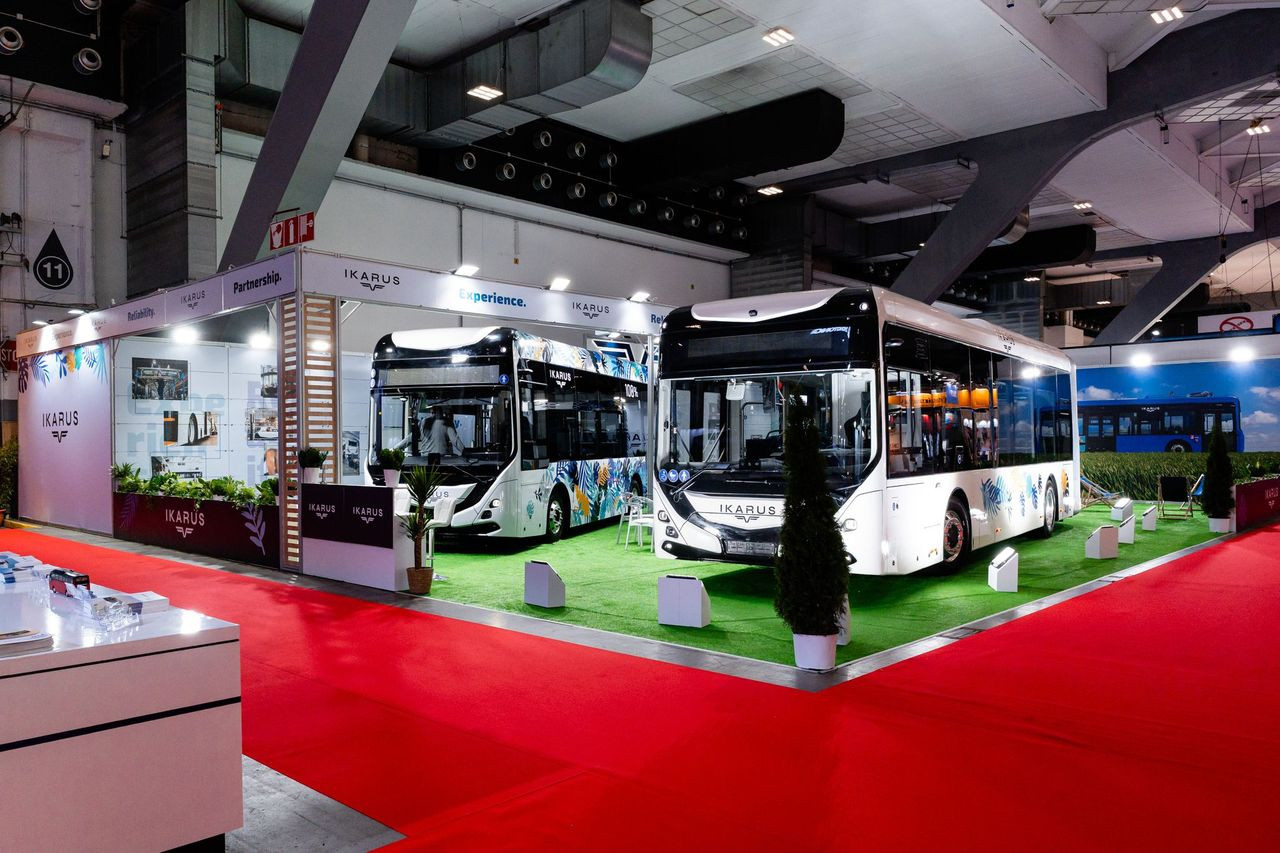 Az Ikarus legújabb fejlesztése, a 180e típusjelű, teljesen elektromos csuklós autóbusz sikeresen debütált