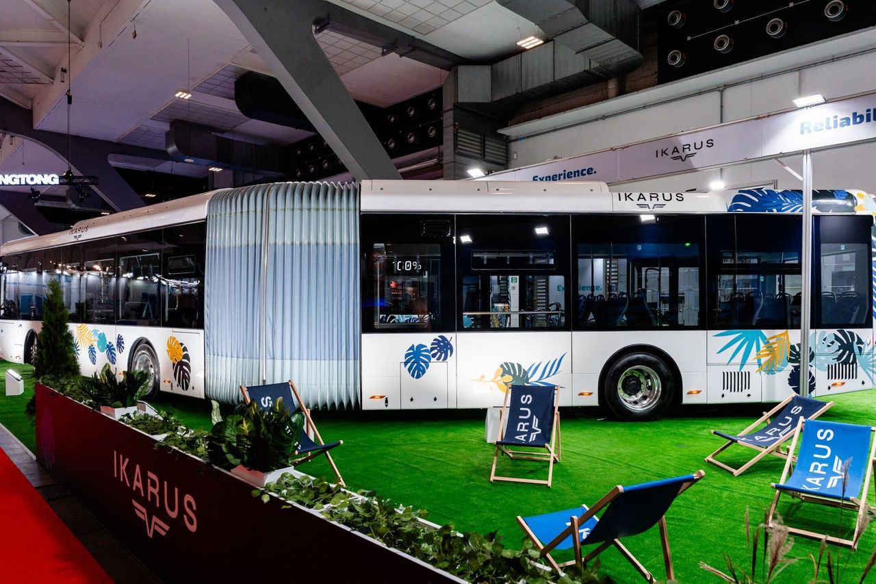 Az Ikarus legújabb fejlesztése, a 180e típusjelű, teljesen elektromos csuklós autóbusz sikeresen debütált