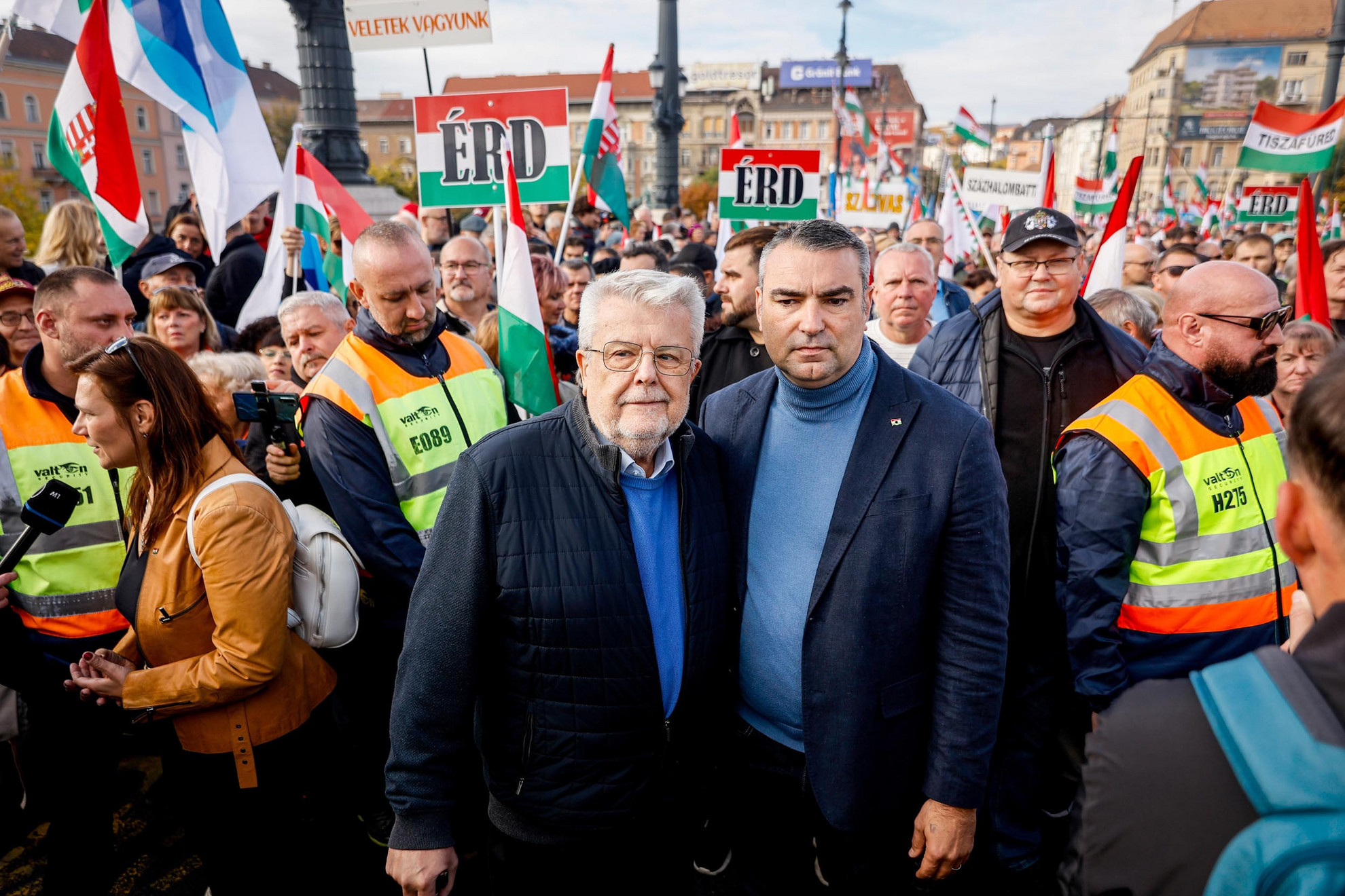 Fotó: MH/Török Péter Elindult a Békemenet, Csizmadia László (b) és ifj. Lomniczi Zoltán is a résztvevők között