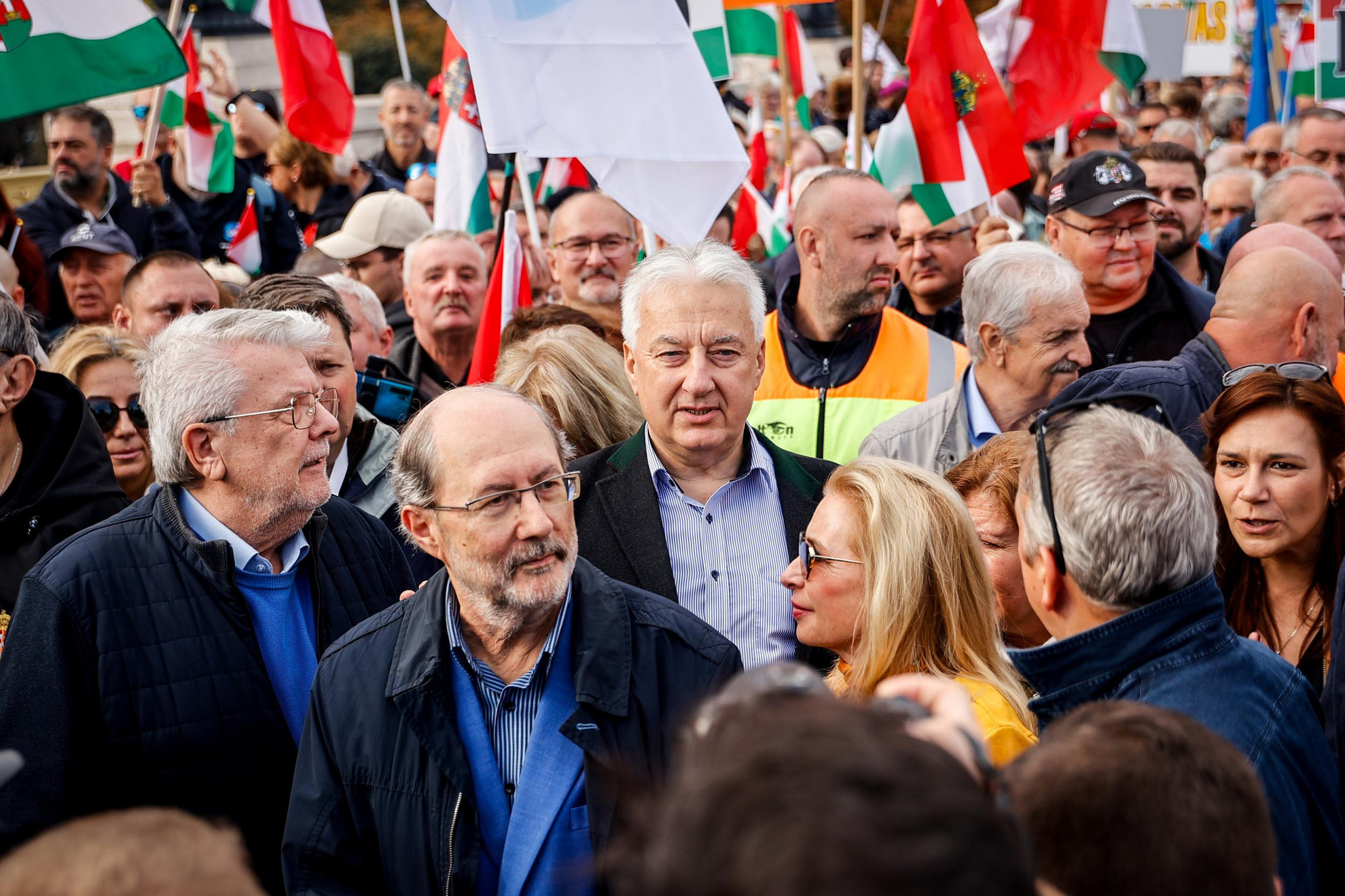 Fotó: MH/Török Péter Semjén Zsolt miniszterelnök-helyettes is elindult a Civil Összefogás Fórum - Civil Összefogás Közhasznú Alapítvány (CÖF-CÖKA) Békemenetén az 1956-os forradalom és szabadságharc 69. évfordulóján