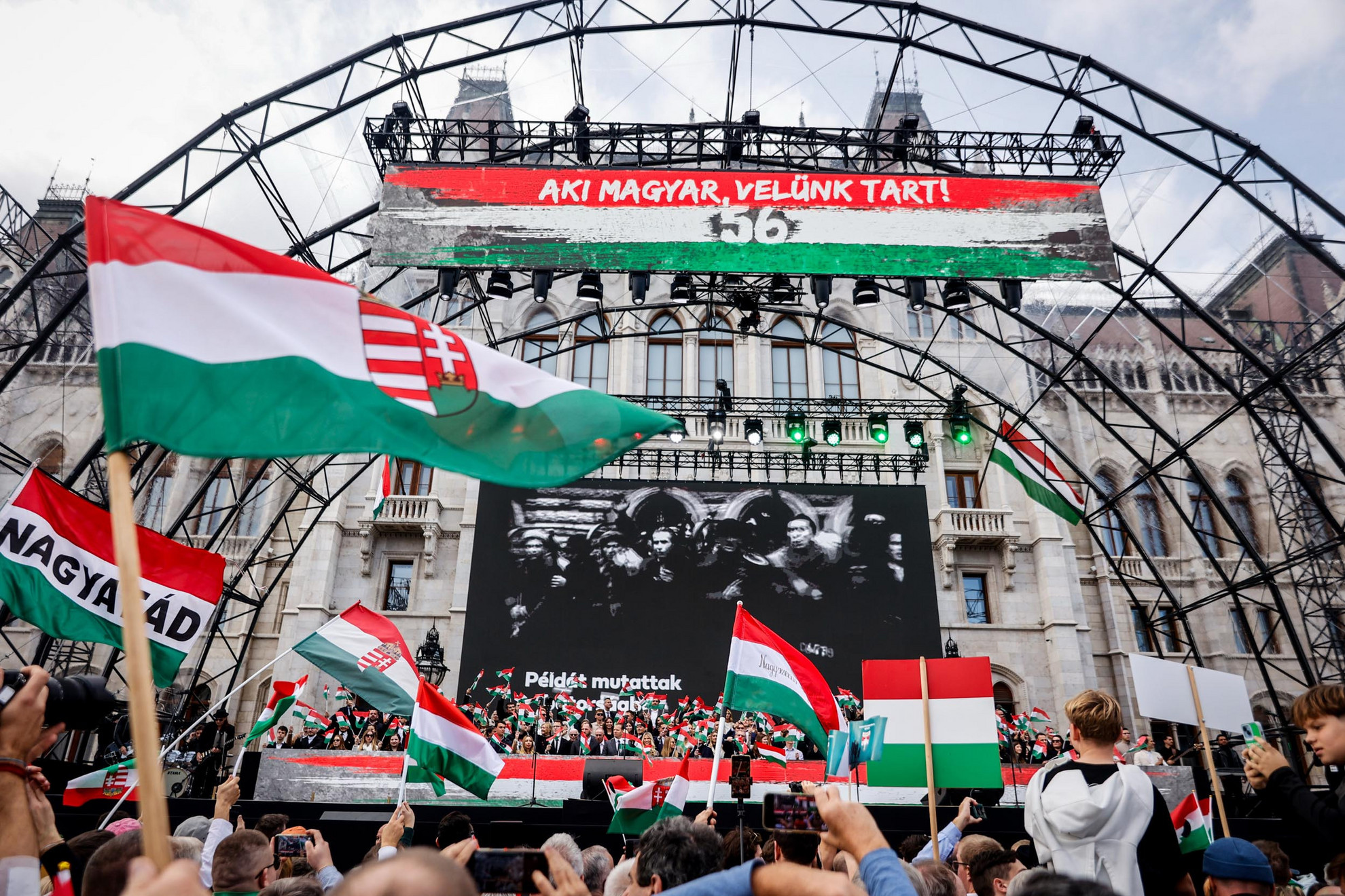 Fotó: MH/Török Péter Az 1956-os forradalom és szabadságharc 69. évfordulóján rendezett ünnepi megemlékezés az Országház előtti Kossuth Lajos téren 2025. október 23-án