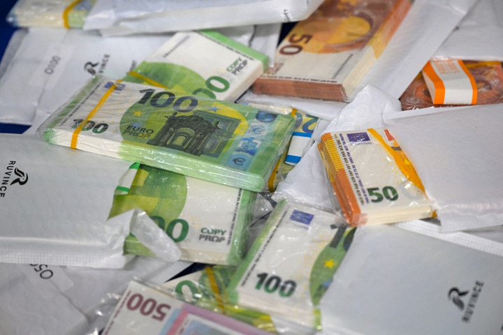 Röpködtek a hamis milliók