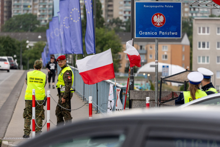 Fotó: AFP/Wojtek Radwanski Lengyelország ismét meghosszabbítja az ellenőrzést a német és a litván határon