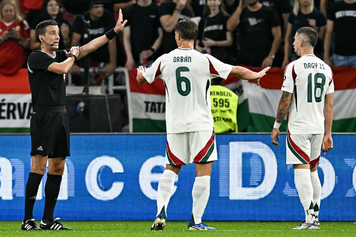 Fotó: AFP/Attila Kisbenedek Nyakunkon a meccsözön