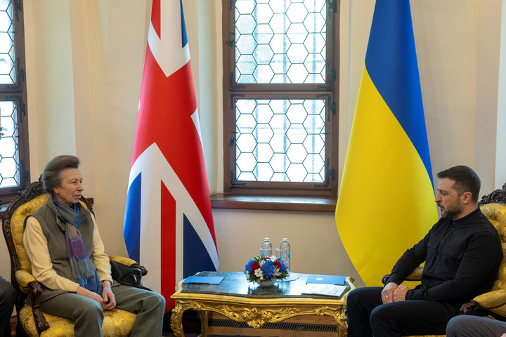 Ukrajnába látogatott Anna hercegnő, a brit uralkodó testvére