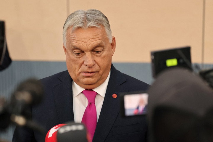 Fotó: AFP/Ludovic Marin Egyre többen követik Orbán Viktort