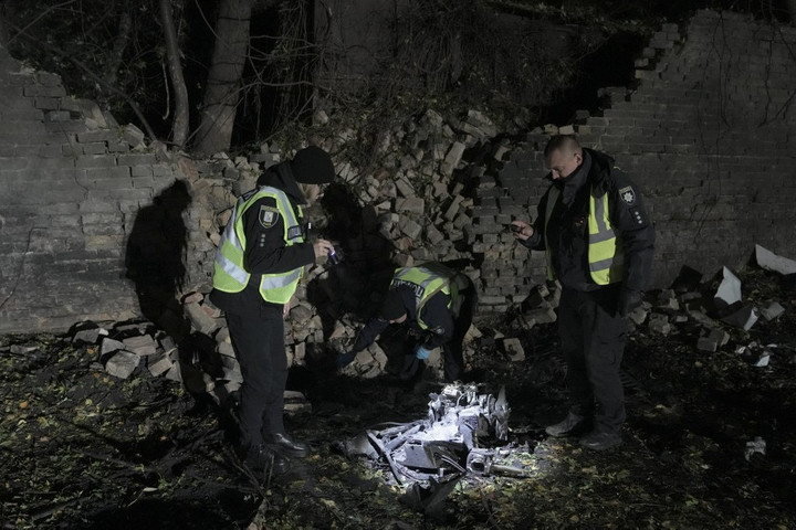 Fotó: AFP/Andrew Kravchenko Óvóhelyen kellett menedéket keresnie a német gazdasági miniszternek kijevi látogatása alatt
