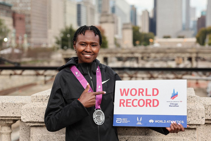 Fotó: Michael Reaves / GETTY IMAGES NORTH AMERICA / AFP Három évre eltiltották a női maratonfutás világcsúcstartóját