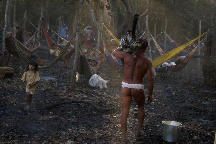 Fotó: AFP/Antonio Scorza A világ 196 érintetlen törzse súlyos fenyegetéssel néz szembe a túlélésükre