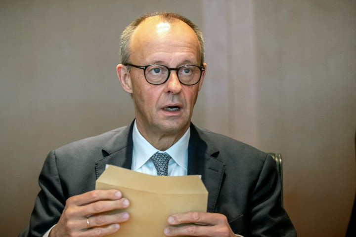 Fotó: AFP/dpa Picture-Alliance/DPA/Michael Kappeler Németország a náci örökség miatt nem tudja lelőni a drónokat