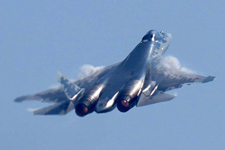 A NATO figyelmeztetett az orosz repülőgépek elleni csapások veszélyére