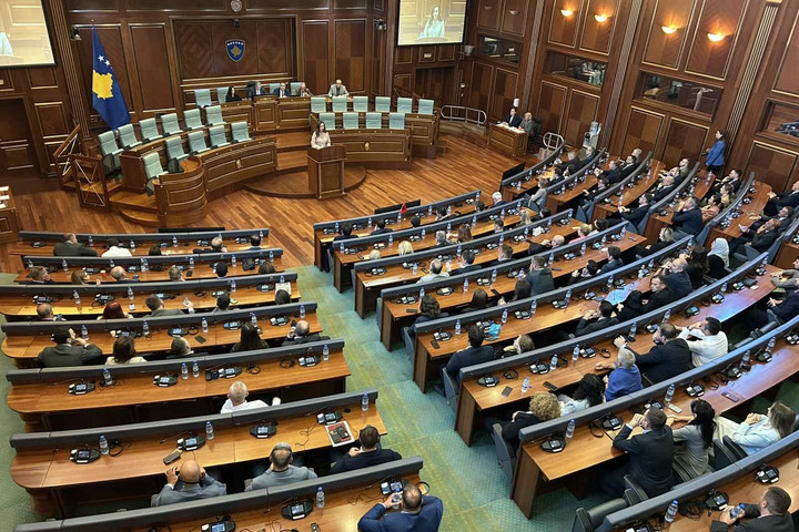 Fotó: Anadolu via AFP/Agim Sulaj Nem szavazta meg az új kormányt a koszovói parlament