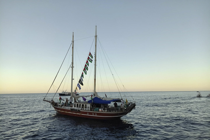 Közelíti a tengeri blokád határát a Gázai övezet partjai felé tartó segélyflottilla